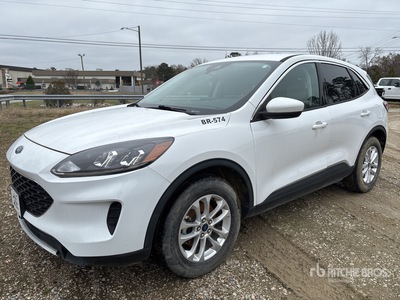 2021 Ford Escape SE AWD を見 SUV