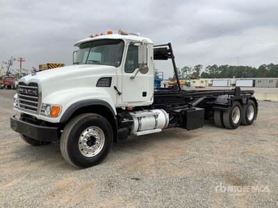 2005 Mack CV713 6x4 Roll-Off Truck