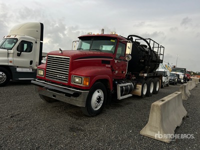 2013 Mack CHU613 Pinnicle 8x4 Vakuumtankwägen