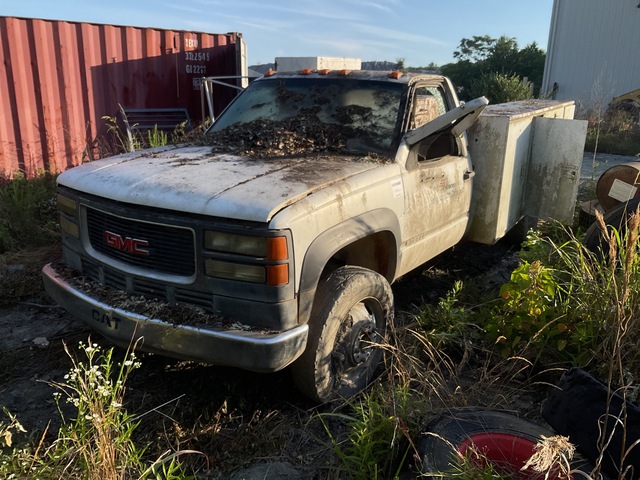 1994 GMC 3500 SLE 4x2 Utility Truck (Inoperable)