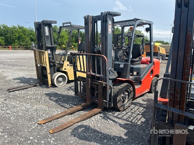 Heli CPCD30-KU20H 5335 lb Pneumatic Tire Carretilla Elevadora