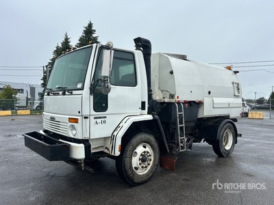 Johnston on 2005 Freightliner FC-80 Sweeper Truck
