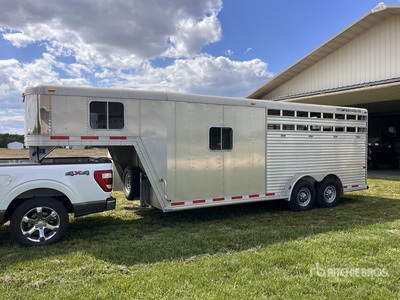 2003 Featherlite 8400 T/A Horse Trailer