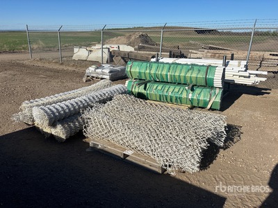 Quantity of White 5 ft Chain Link Vallas