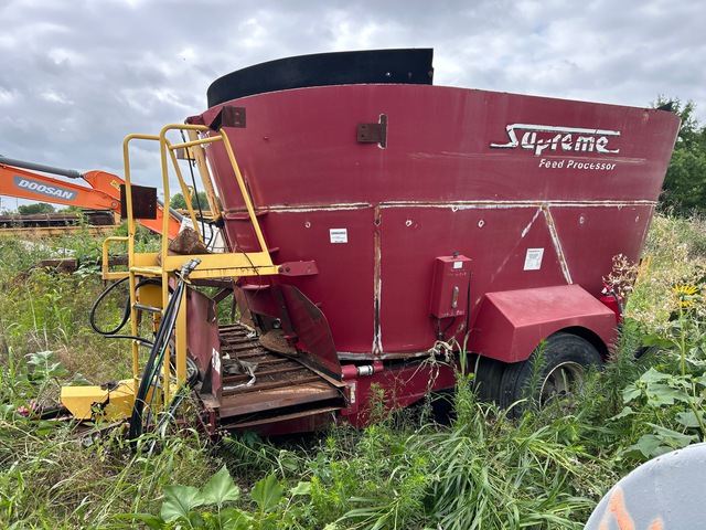 2012 Supreme 900T Feed Mixer