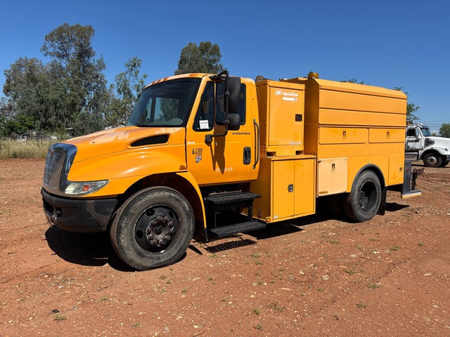 2003 International 4200 4x2 Service Truck