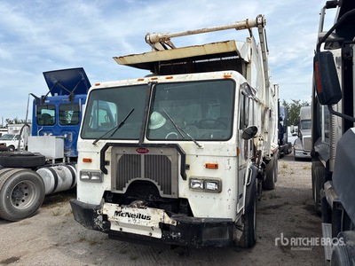 2009 Peterbilt 320 6x4 Front Loader Waste Collection Truck