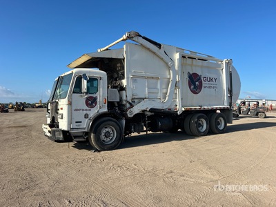 2009 Peterbilt 320 6x4 Front Loader Waste Collection Truck