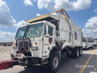 2009 Peterbilt 320 Waste Collection Truck