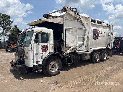 2009 Peterbilt 320 6x4 Front Loader Waste Collection Truck