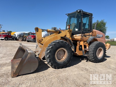 2005 Case 621D جرافة