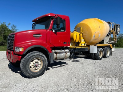 2005 Volvo VHD64F 8x4 Camion mélangeur