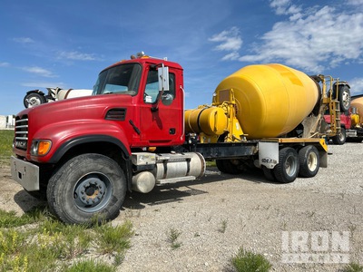 2007 Mack CV513 8x4 Mixer Truck