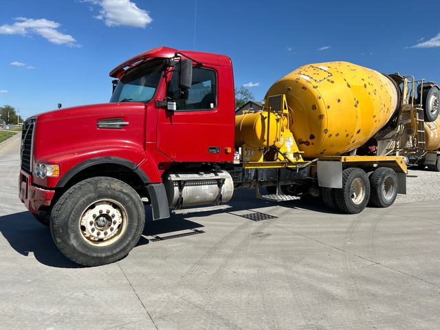 2007 Volvo VHD64F 8x4 Mixer Truck 2007 Volvo VHD64F 8x4 Mixer Truck