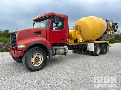 2007 Volvo VHD64F 8x4 Camion mélangeur