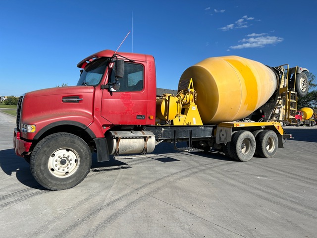 2007 Volvo VHD64F 8x4 Mixer Truck 2007 Volvo VHD64F 8x4 Mixer Truck