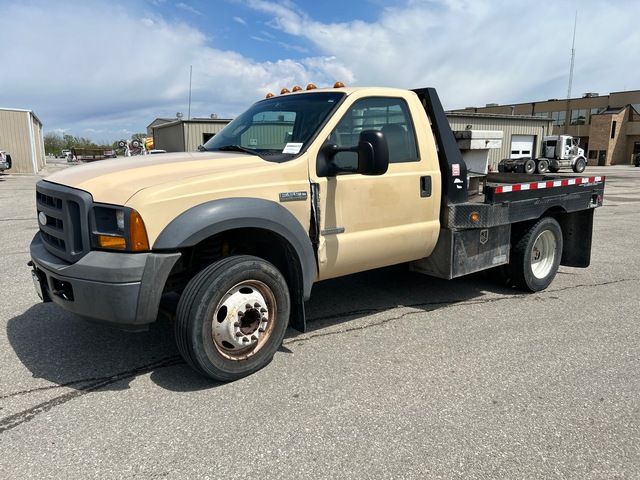 2005 Ford F-550 XL 4x2 Flatbed Truck