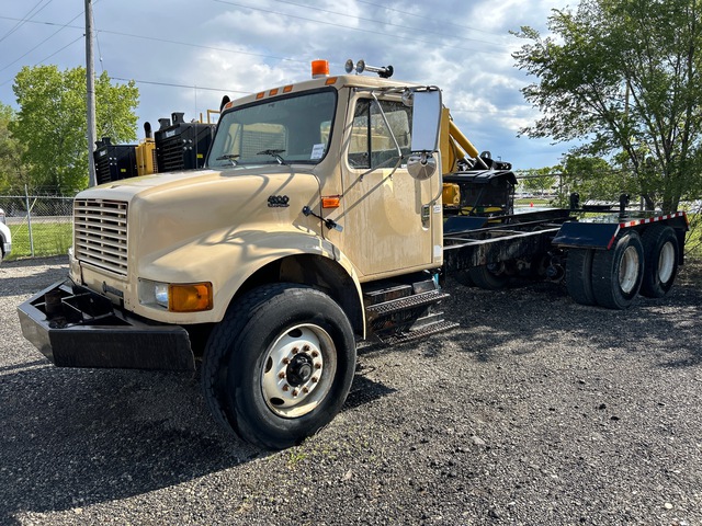 2000 International 4900 6x4 Cab and Chassis