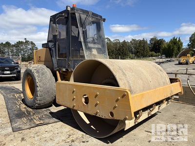 2000 Cat CS563C Smooth Drum Compactor