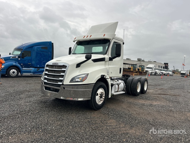 2019 Freightliner Cascadia 126 6x4 T/A Day Cab Truck Tractor