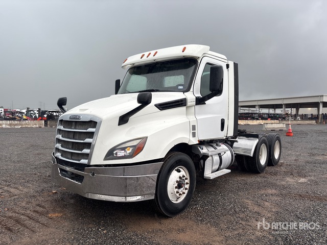 2018 Freightliner Cascadia 126 6x4 T/A Day Cab Truck Tractor
