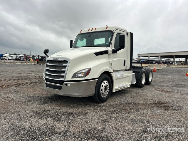 2019 Freightliner Cascadia 126 6x4 T/A Day Cab Truck Tractor