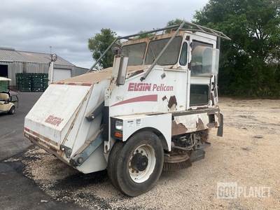 2006 Elgin Pelican Street Sweeper