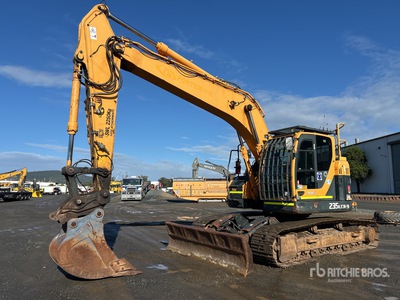 2018 Hyundai Robex 235LCR9 حفارة بجنزير