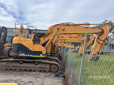 2017 Hyundai Robex 235LC-9 Tracked Excavator