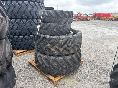 Trelleborg Pneutrac Qty of (4) إطارات المعدات