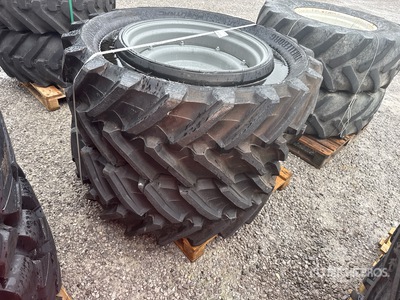 Trelleborg Pneutrac Qty of (2) إطارات المعدات