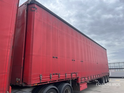 2001 MaxiTrans 12.9 m Tri/A Step Deck Curtain Side Trailer