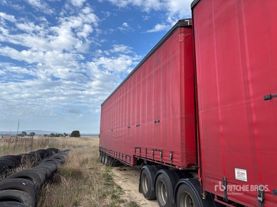 2001 MaxiTrans 12.9 m Tri/A Step Deck Curtain Side Trailer