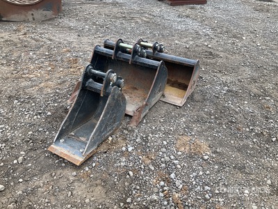Quantity of (3) Rhinox 2x Digging 225mm, 600mm & Cleanup 900mm Baggerlöffel