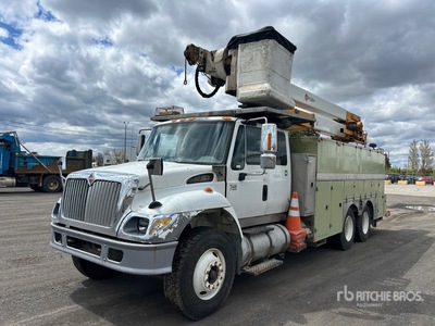 2003 International 7400 6x4 Extended Cab Camión con Cesta Elevadora
