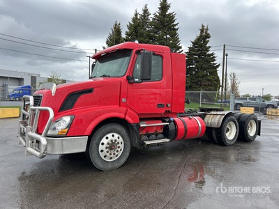 2011 Volvo VNL 6x4 Cabeza Tractora Cabina Corta