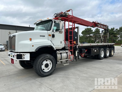 2005 Fassi F330SE24 5950 lb Straight Boom on 2008 International 5600i 8x6 Camion à flèche