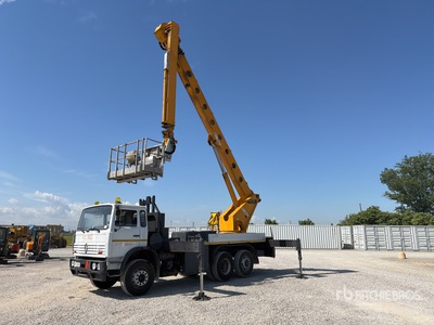 1993 Multitel J334TA 34 m on 1993 Renault BA02D2 6x2 Bucket Truck