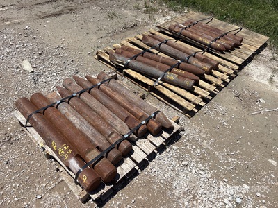 Quantity of (3) Pallets of Hydraulic Hammer Components Parti varie