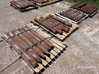 Quantity of (4) Pallets of Hydraulic Hammer Components Parti varie
