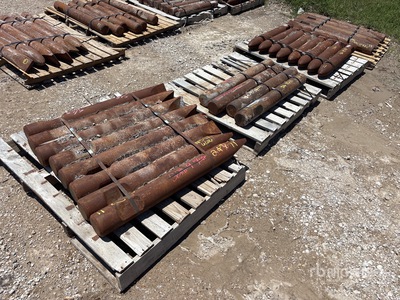 Quantity of (4) Pallets of Hydraulic Hammer Components Parti varie