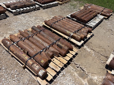 Quantity of (4) Pallets of Hydraulic Hammer Components Parti varie