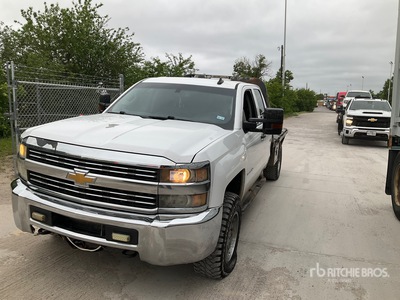 2015 Chevrolet Silverado 2500HD 4x4 Extended Cab شاحنة مسطحة