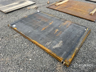 Quantity of (2) Kit Containers 5 ft x 7 ft 6 in (1.0 in Thick) Road ألواح الصلب (Unused)