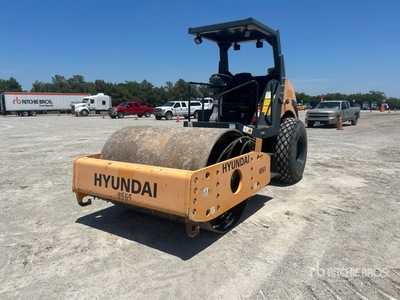 Hyundai HR70--C Smooth Drum Compactor