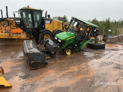 2011 John Deere 5065M 4WD utiliteit Tractor (Inoperable)