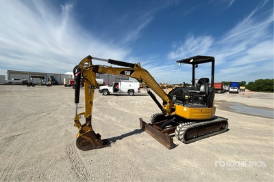 2010 Cat 303C CR حفارة صغيرة