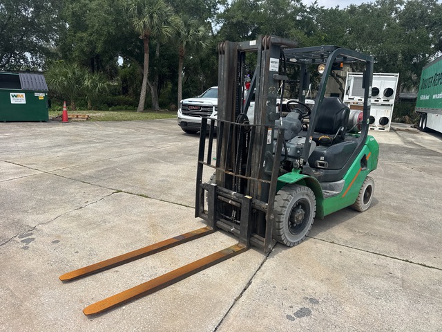 2011 Komatsu FG25T-16 4650 lb Pneumatic Tire Forklift