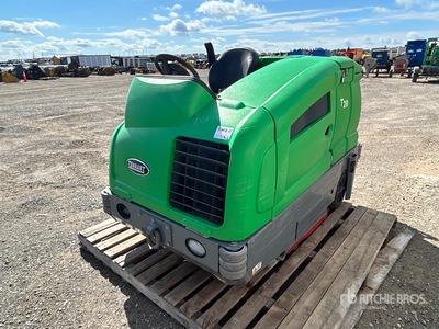 Tennant Ride-On جهاز تنظيف الأرضيات