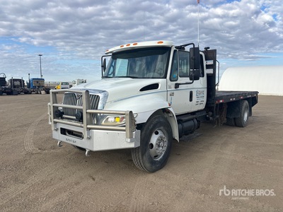 2007 International DuraStar 4300 4x2 Sleeper Flatbed Truck